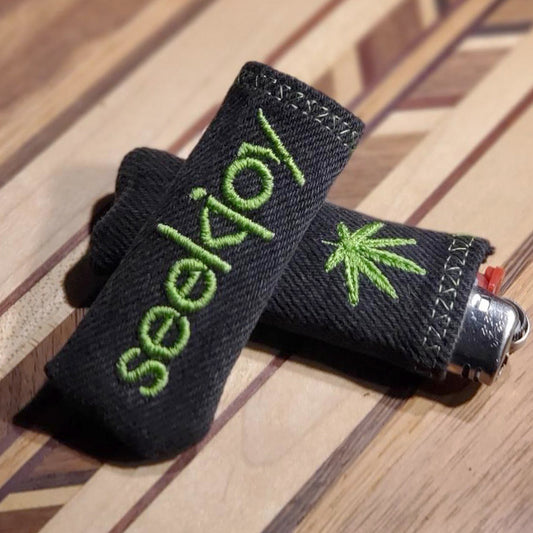 Lighter Sleeve - Cannabis Leaf